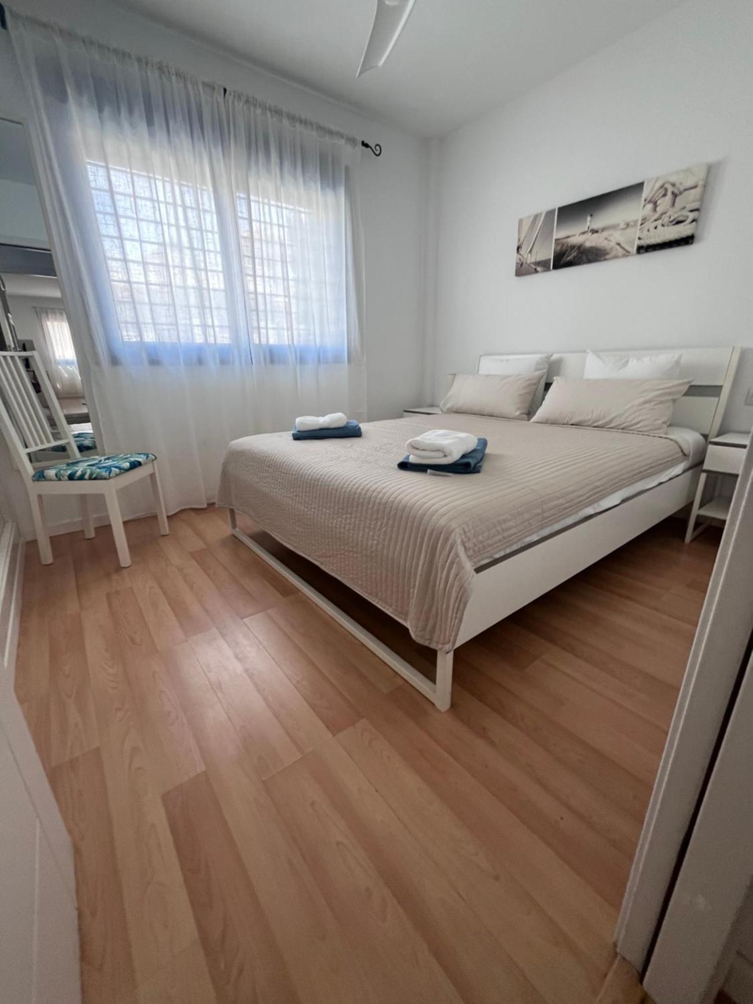 Puerta Al Mar Apartment Malaga Bagian luar foto